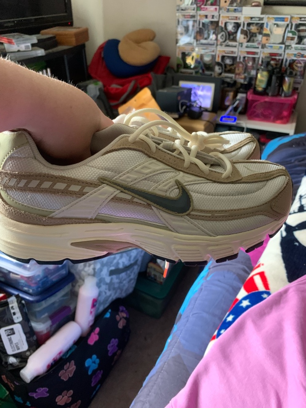 Nike Beige and Dark Gray/Charcoal Men's Running Shoes